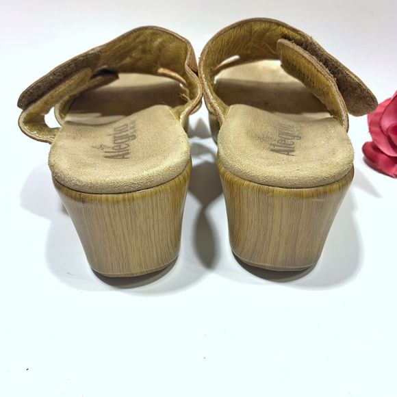 Alegria Leather Floral Embroidered Wedged Walking Comfort Sandals Size 38 EU - Picture 8 of 10